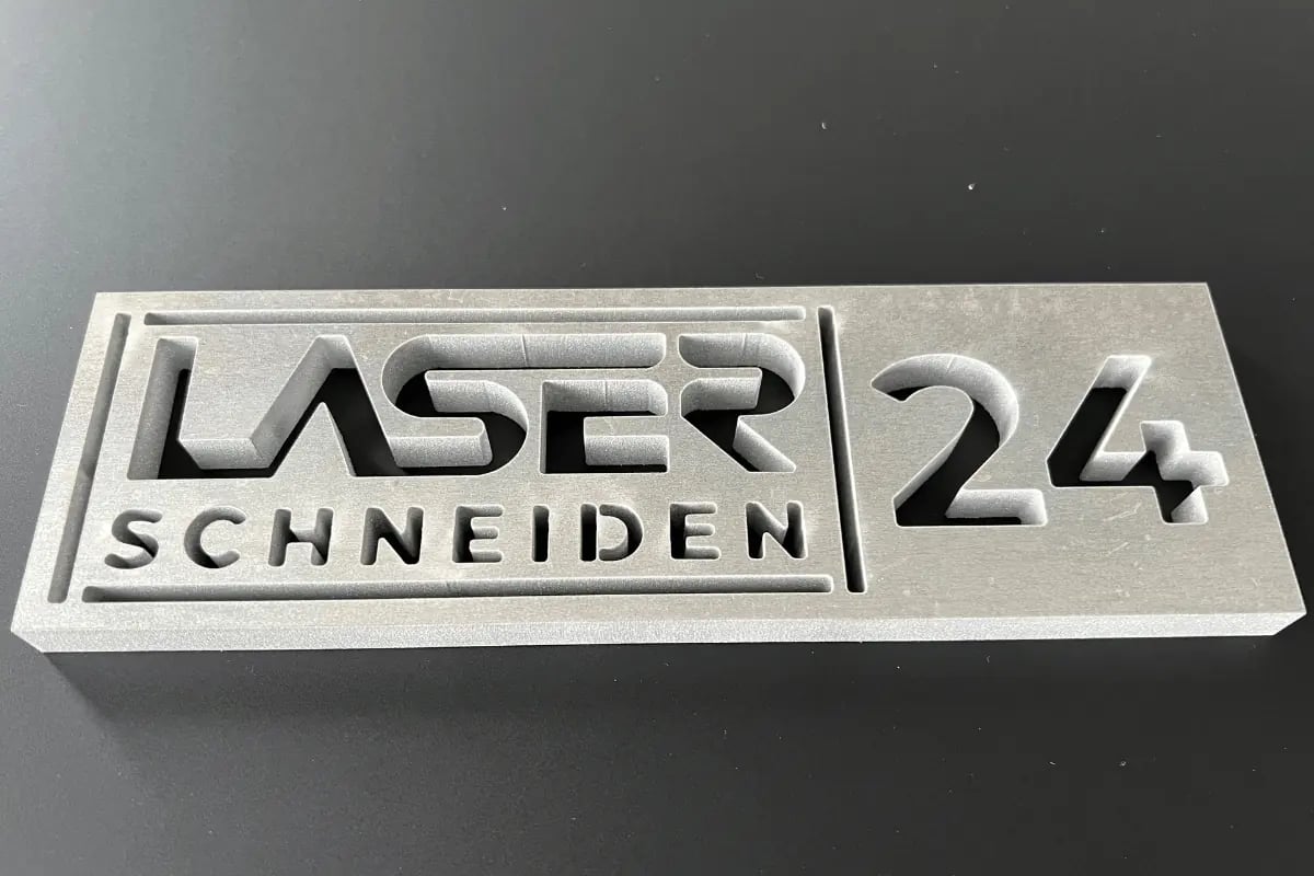 Aluminum Schneidteil Beispiel Logo Laserschneiden24